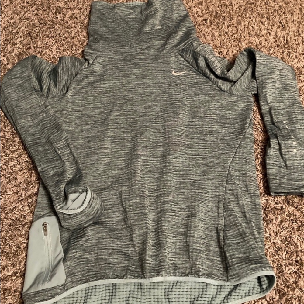 Nike size medium sphere turtleneck. Warm. EUC